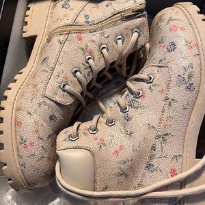 Madden boots - floral